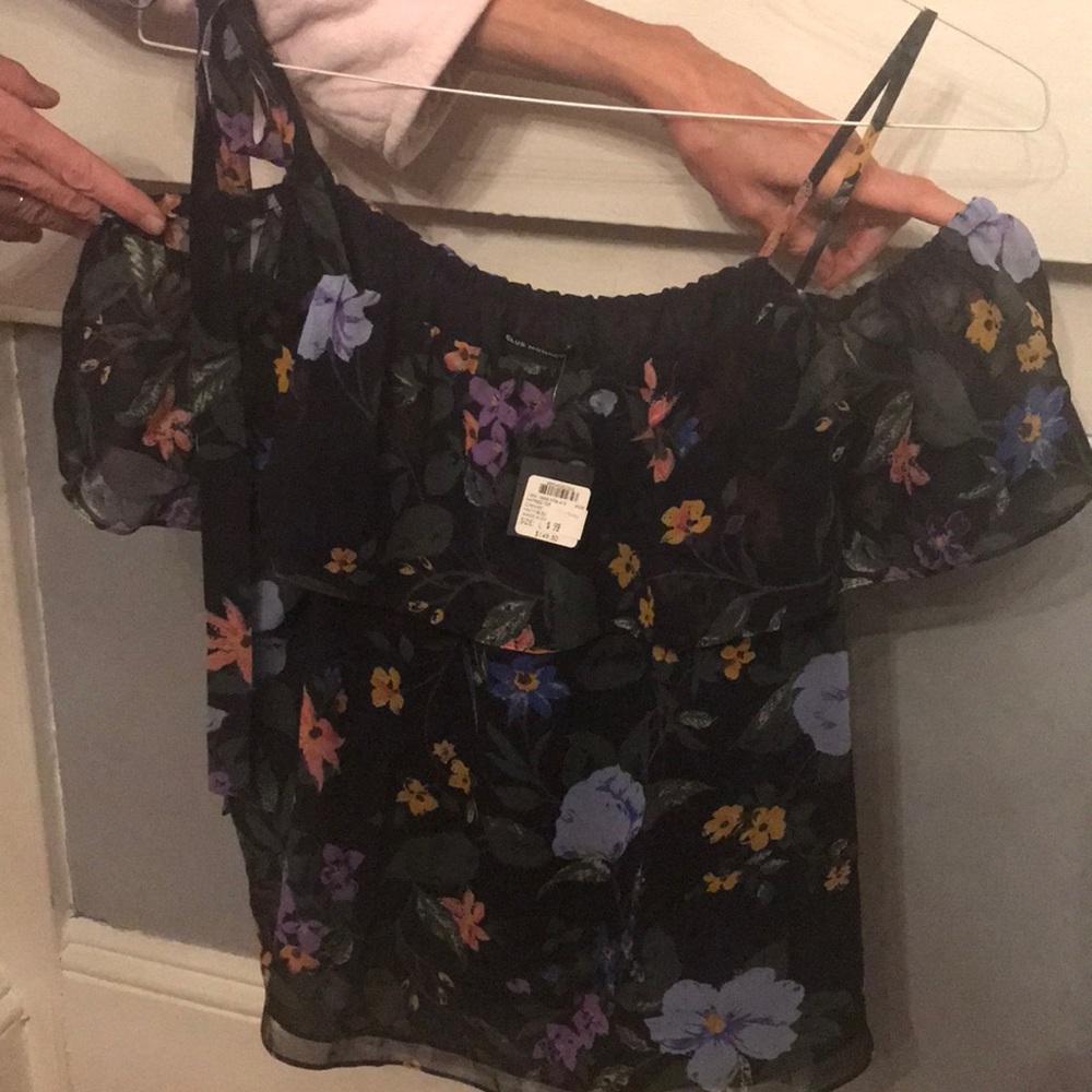 Club Monaco top - capreez too - Picture 3 of 4
